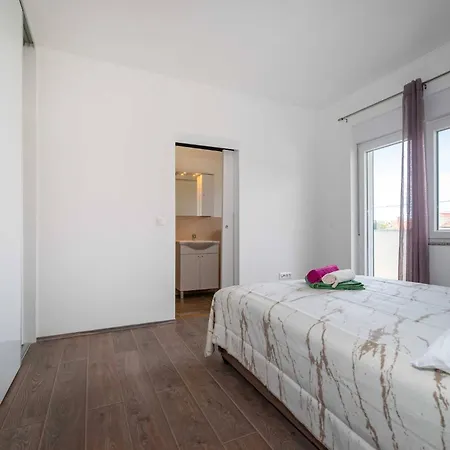 My Dalmatia - Blagdan Two With Private Parking Apartman *