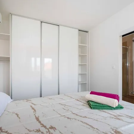 아파트 My Dalmatia - Blagdan Two With Private Parking 자다르