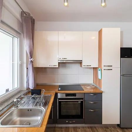 My Dalmatia - Blagdan Two With Private Parking Apartman *