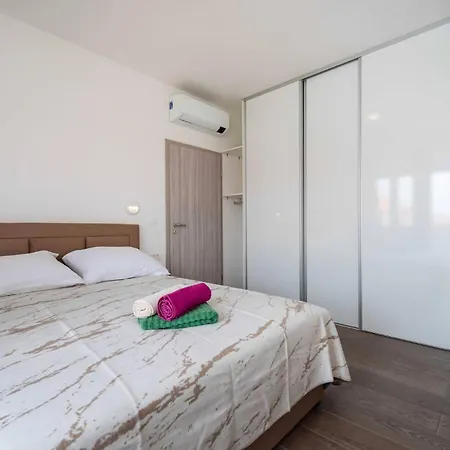 My Dalmatia - Blagdan Two With Private Parking Apartman