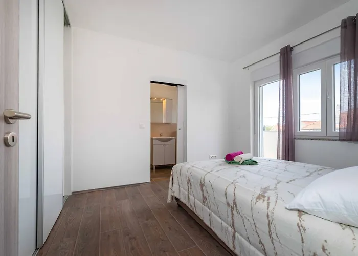 My Dalmatia - Blagdan Two With Private Parking Apartman *