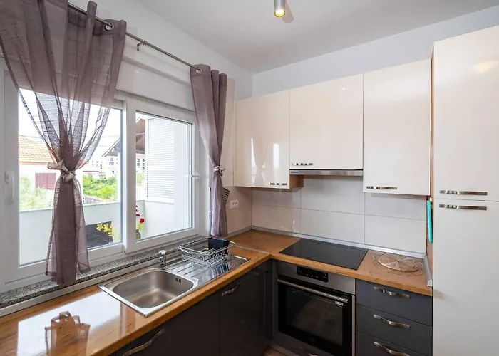 Daire My Dalmatia - Blagdan Two With Private Parking Zadar